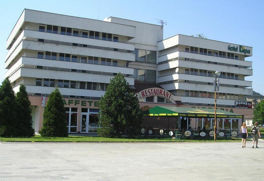 Hotel Lipa Чадца Экстерьер фото