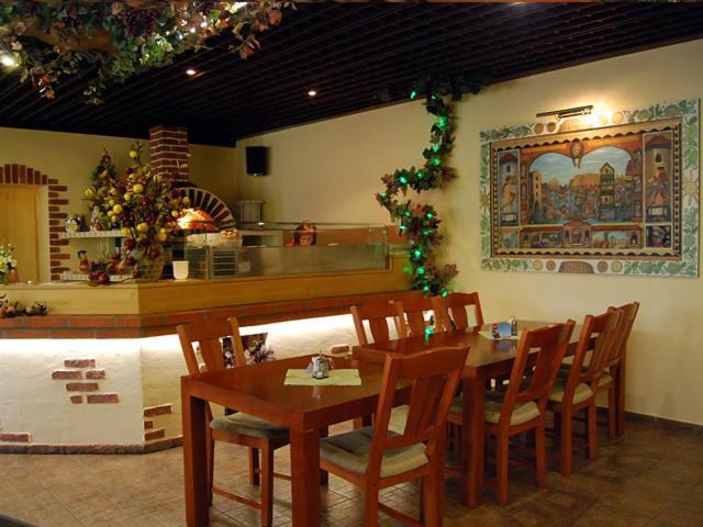 Hotel Lipa Чадца Экстерьер фото